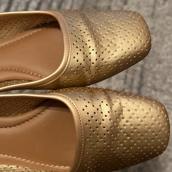 Nordstrom Rack Women’s Gold Alba Flats Square Toed Shoes Perforated Design - Picture 5 of 9